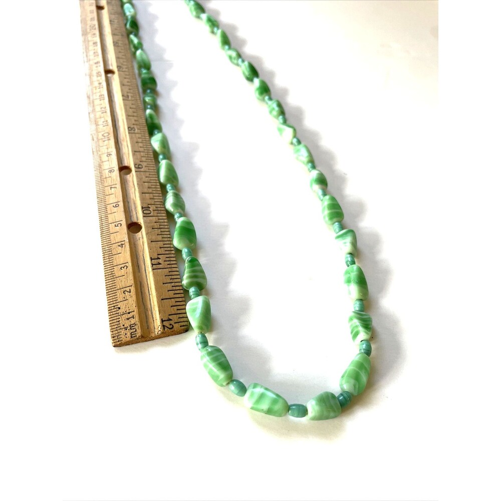 Vintage Green Glass Bead Necklace Swirled - Picture 8 of 9